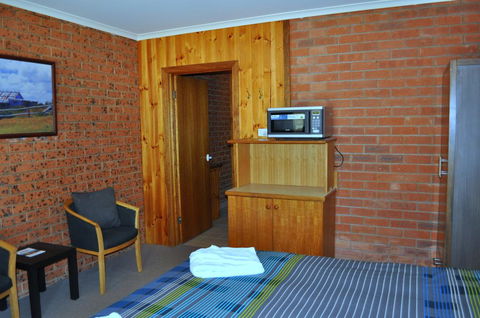 Merrijig Motor Inn - Accommodation Cairns 2