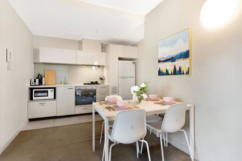 MH020 # Melbourne East Of The Sun - Accommodation Cairns 3