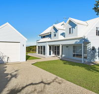 Middle Rock Beach House - Beach Front Lake Cathie - Accommodation Cairns