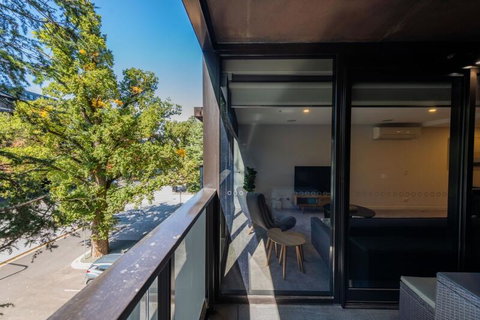 Midnight Apartments Accommodate Canberra - Accommodation Cairns 1