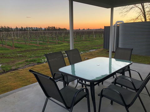 Milawa Vineyard Views - Guesthouse 1 - Accommodation Cairns 3