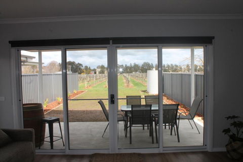 Milawa Vineyard Views - Guesthouse 2 - Accommodation Cairns 2