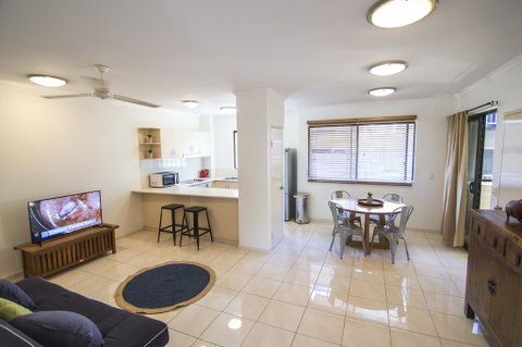 Minnie St 2 Bedroom / 2 Bathroom Apartment - Accommodation Cairns 0