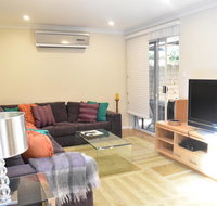 Modern 2 Bedroom Unit Close to CBD - Accommodation Cairns