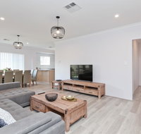 Modern and Spacious home near Curtin University - Accommodation Cairns