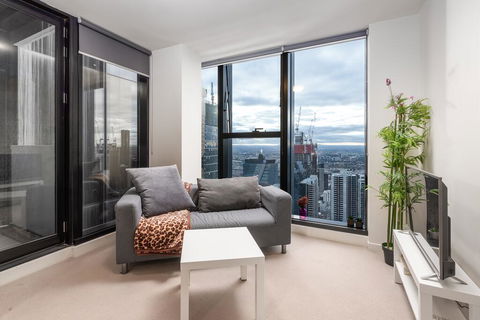 Modern One Bed Room With Balcony - Accommodation Cairns 0