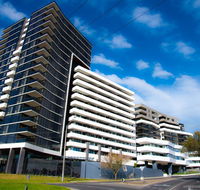 Modern Clean Luxury at the Right Price..... - Accommodation Cairns