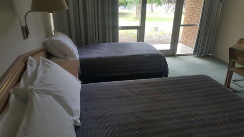 Moe Parklands Motel - Accommodation Cairns 0