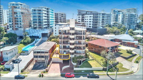 Moreton Towers Unit 1, 25 Moreton Pde Kings Beach - Accommodation Cairns 0