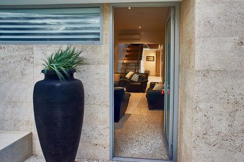 The Urban Beach House - Accommodation Cairns 6