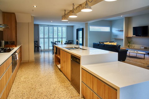 The Urban Beach House - Accommodation Cairns 8