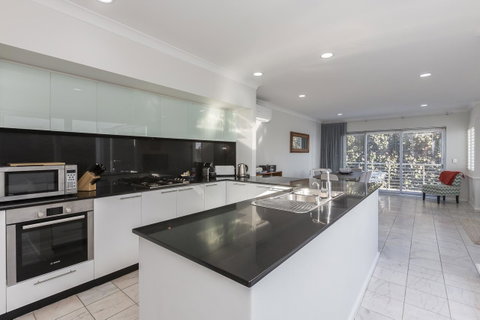 Cottesloe Beach House II - Accommodation Cairns 2