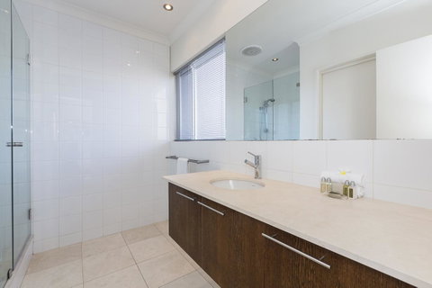Cottesloe Beach House II - Accommodation Cairns 18