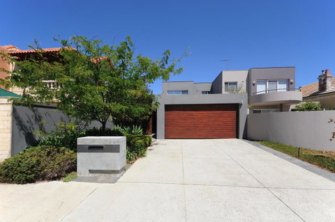 Cottesloe Beach House II - Accommodation Cairns 22