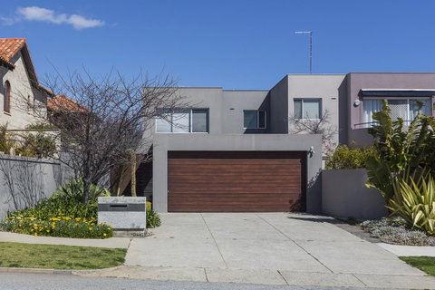 Cottesloe Beach House II - Accommodation Cairns 26