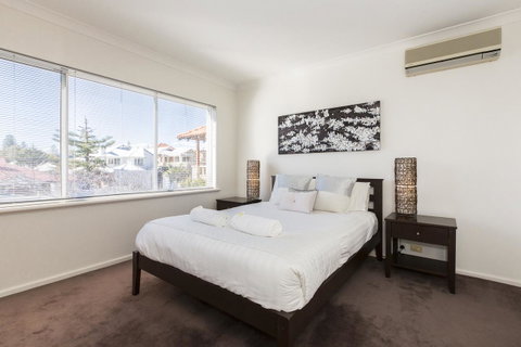 Cottesloe Beach House II - Accommodation Cairns 14
