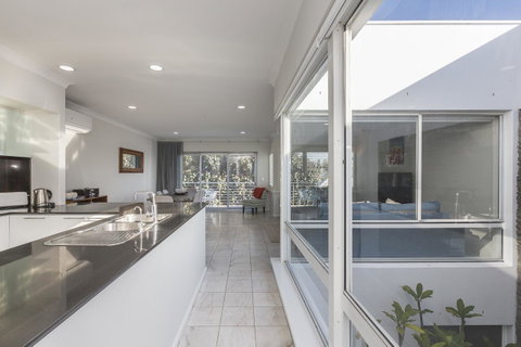 Cottesloe Beach House II - Accommodation Cairns 3