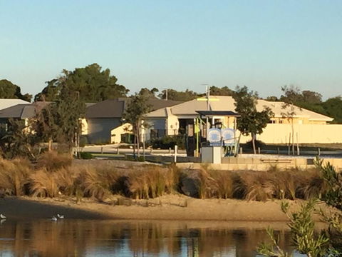 Lakeside Views - Accommodation Cairns 14