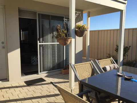 Lakeside Views - Accommodation Cairns 12