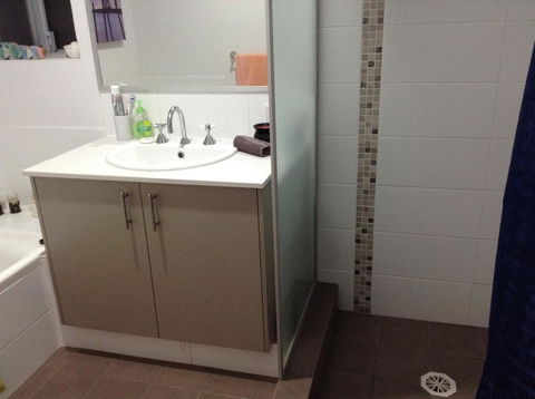 Lakeside Views - Accommodation Cairns 4