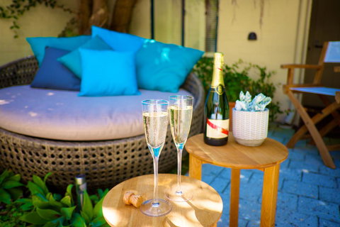 Cottesloe Artist's Beach Retreat - Accommodation Cairns 29