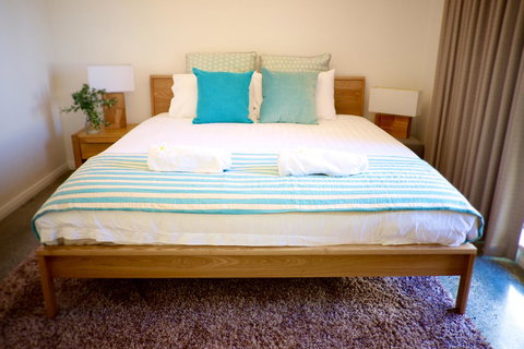 Cottesloe Artist's Beach Retreat - Accommodation Cairns 9