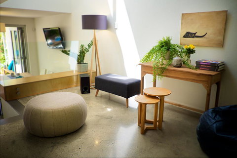 Cottesloe Artist's Beach Retreat - Accommodation Cairns 17