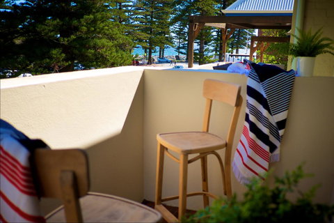 Cottesloe Artist's Beach Retreat - Accommodation Cairns 14
