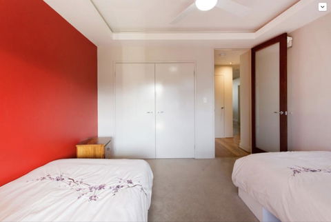 Adele's Luxury South Beach Apartment With King Bed - Accommodation Cairns 8