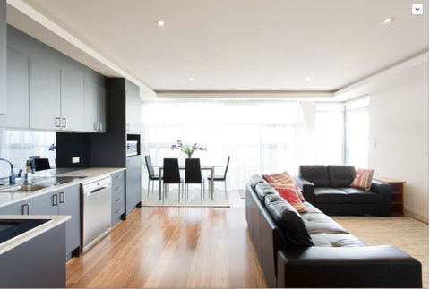 Adele's Luxury South Beach Apartment With King Bed - Accommodation Cairns 1