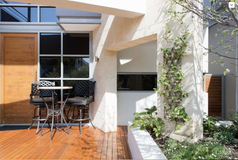 Adele's Luxury South Beach Apartment With King Bed - Accommodation Cairns 21