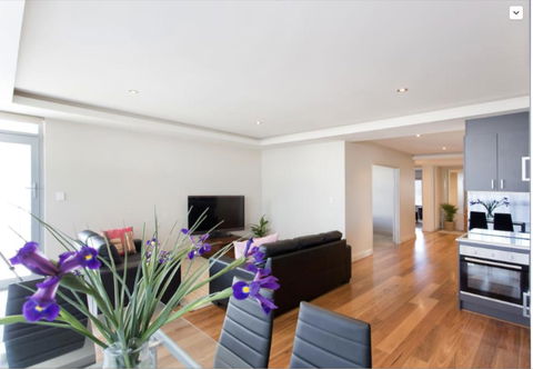 Adele's Luxury South Beach Apartment With King Bed - Accommodation Cairns 9