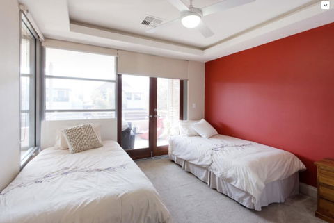 Adele's Luxury South Beach Apartment With King Bed - Accommodation Cairns 7