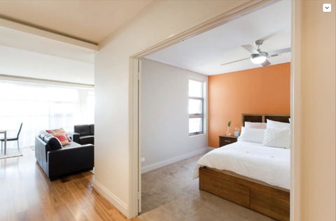 Adele's Luxury South Beach Apartment With King Bed - Accommodation Cairns 4