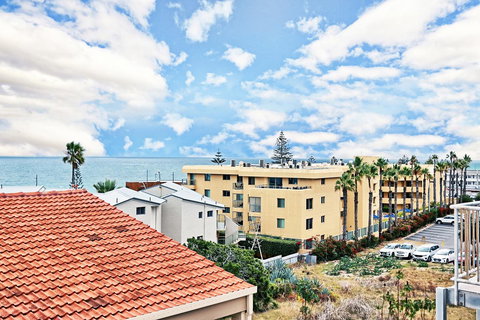 West Beach Lagoon 114 â€“ Ocean Views - Accommodation Cairns 24