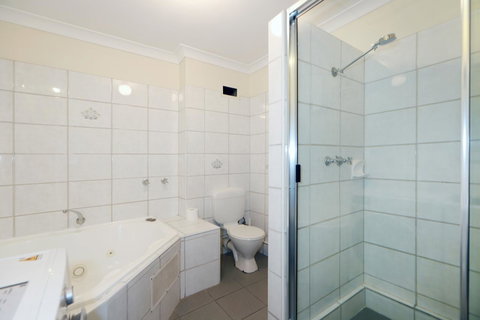 West Beach Lagoon 114 â€“ Ocean Views - Accommodation Cairns 10