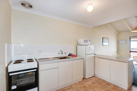 West Beach Lagoon 114 â€“ Ocean Views - Accommodation Cairns 5