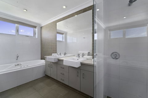 Luxury Suite Bunbury - Accommodation Cairns 11