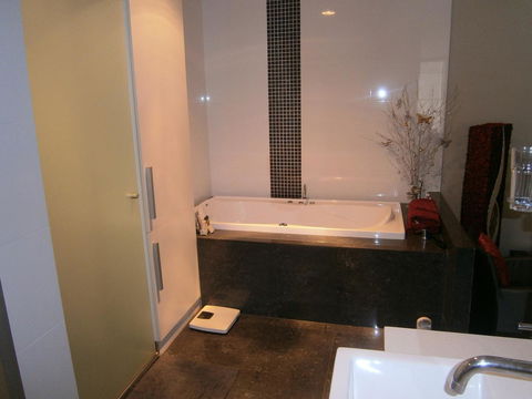 New York On King - Accommodation Cairns 40