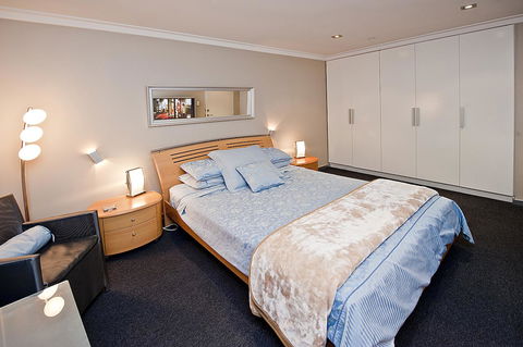 New York On King - Accommodation Cairns 33