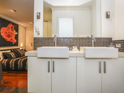 New York On King - Accommodation Cairns 2