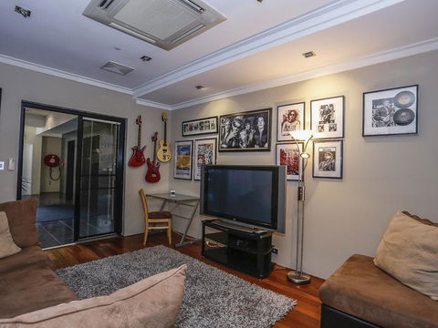 New York On King - Accommodation Cairns 15