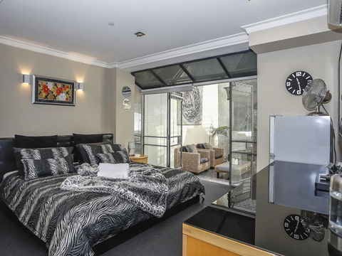 New York On King - Accommodation Cairns 6