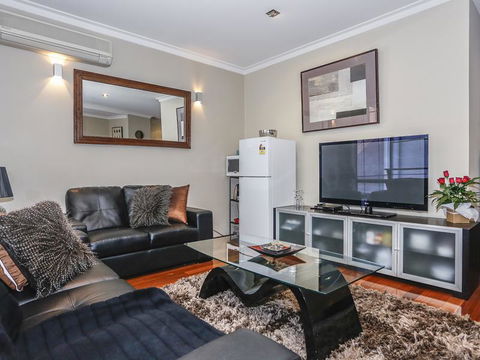 New York On King - Accommodation Cairns 10