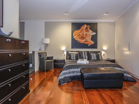 New York On King - Accommodation Cairns 12