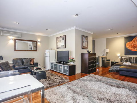 New York On King - Accommodation Cairns 13