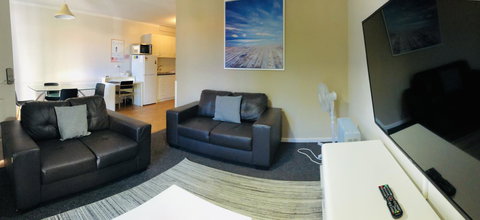 West Beach Lagoon 107 - Great Value - Accommodation Cairns 5