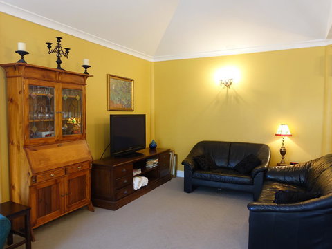 The Blacksmiths Cottage - Accommodation Cairns 11