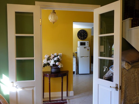 The Blacksmiths Cottage - Accommodation Cairns 6