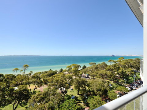 Nautilus By Rockingham Apartments - Accommodation Cairns 0